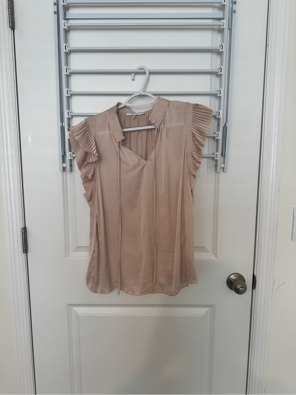 Women's Frame Key Hole Pleated Sleeve V-Neck Blouse - Beige